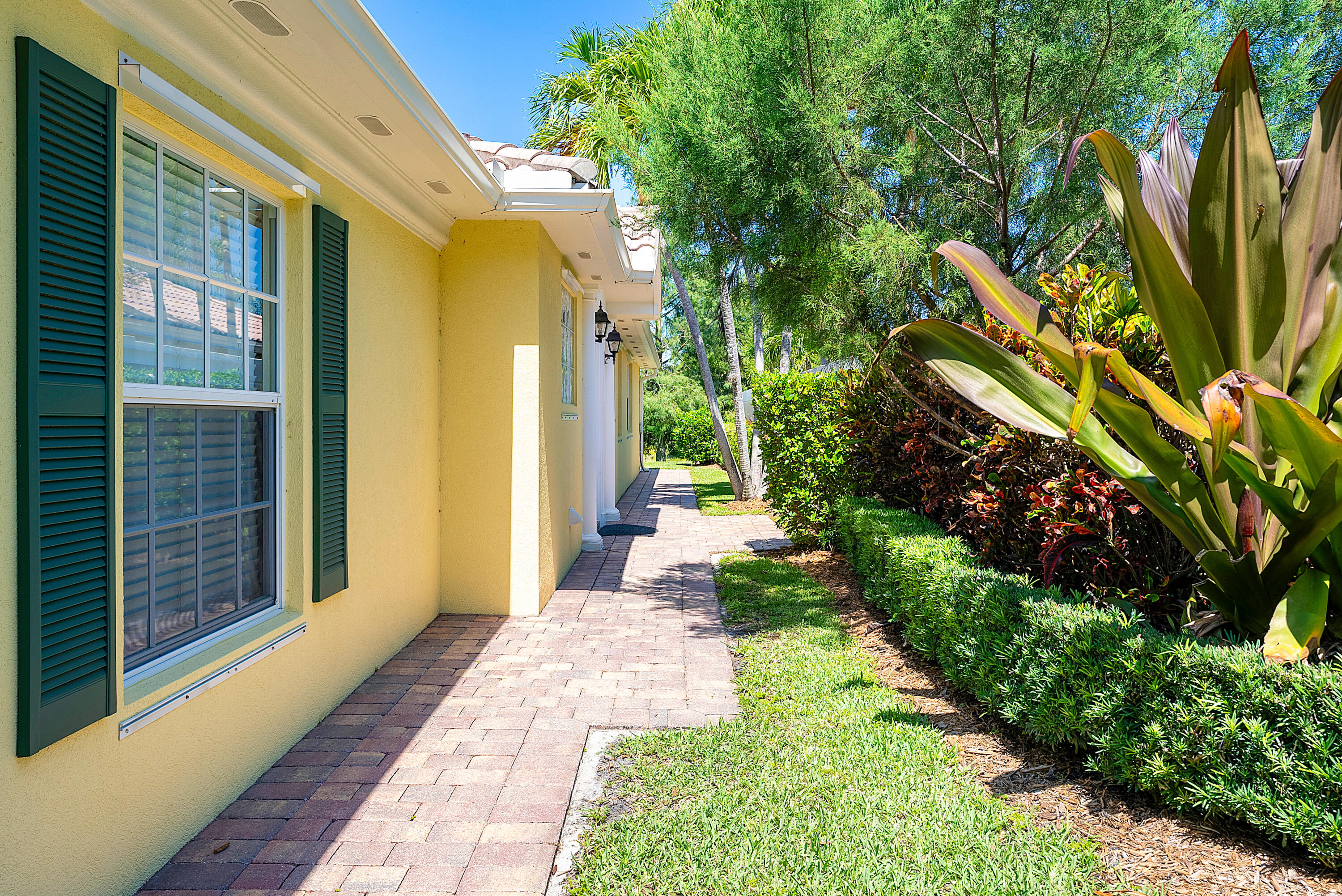 5019 Magnolia Bay Circle