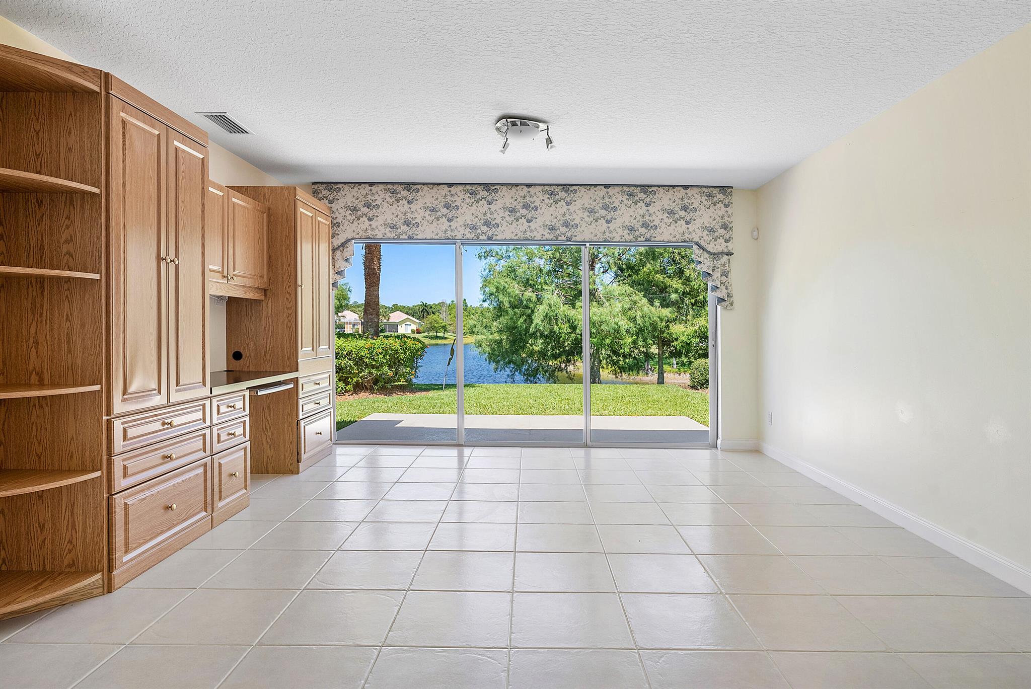 5019 Magnolia Bay Circle