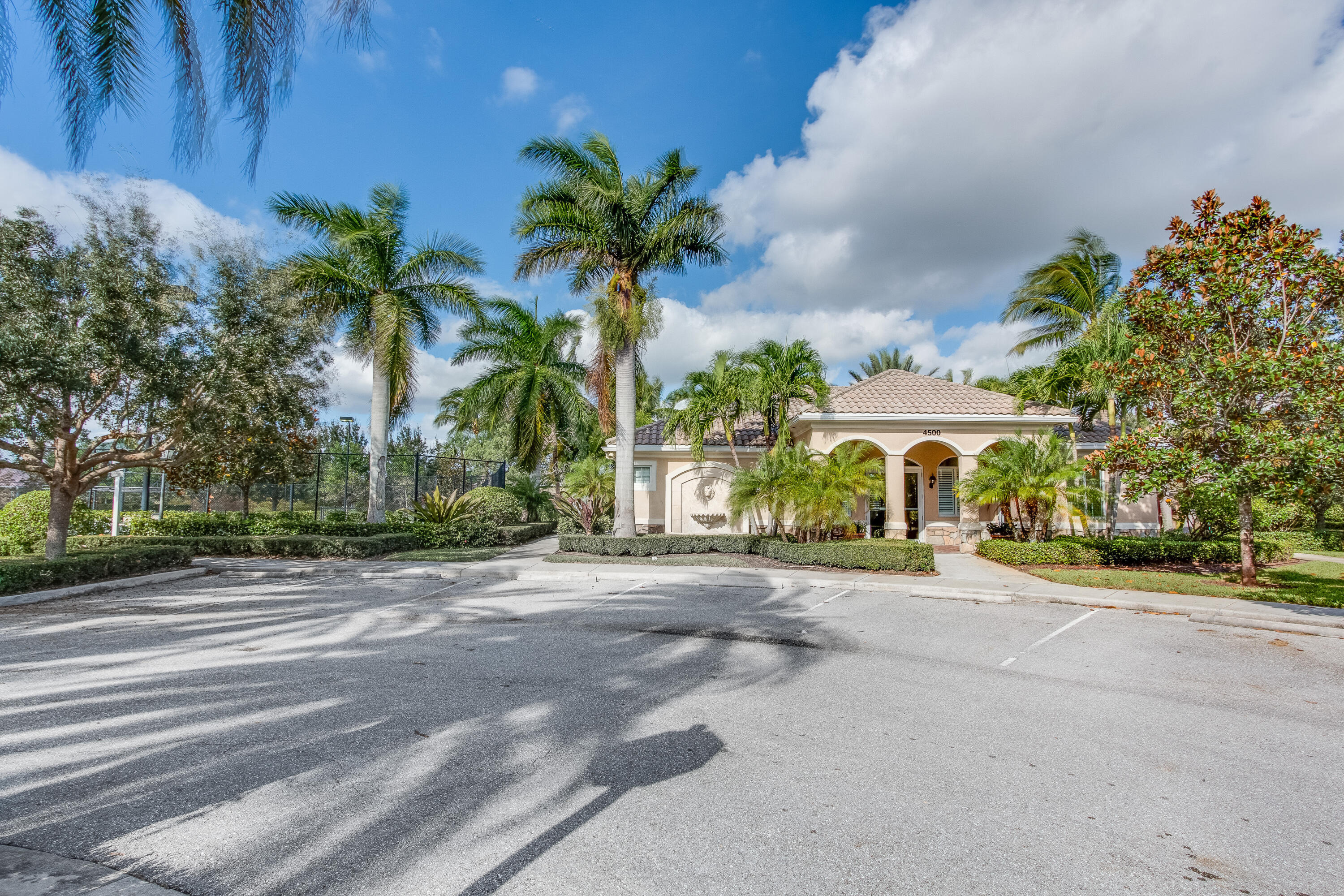 5019 Magnolia Bay Circle