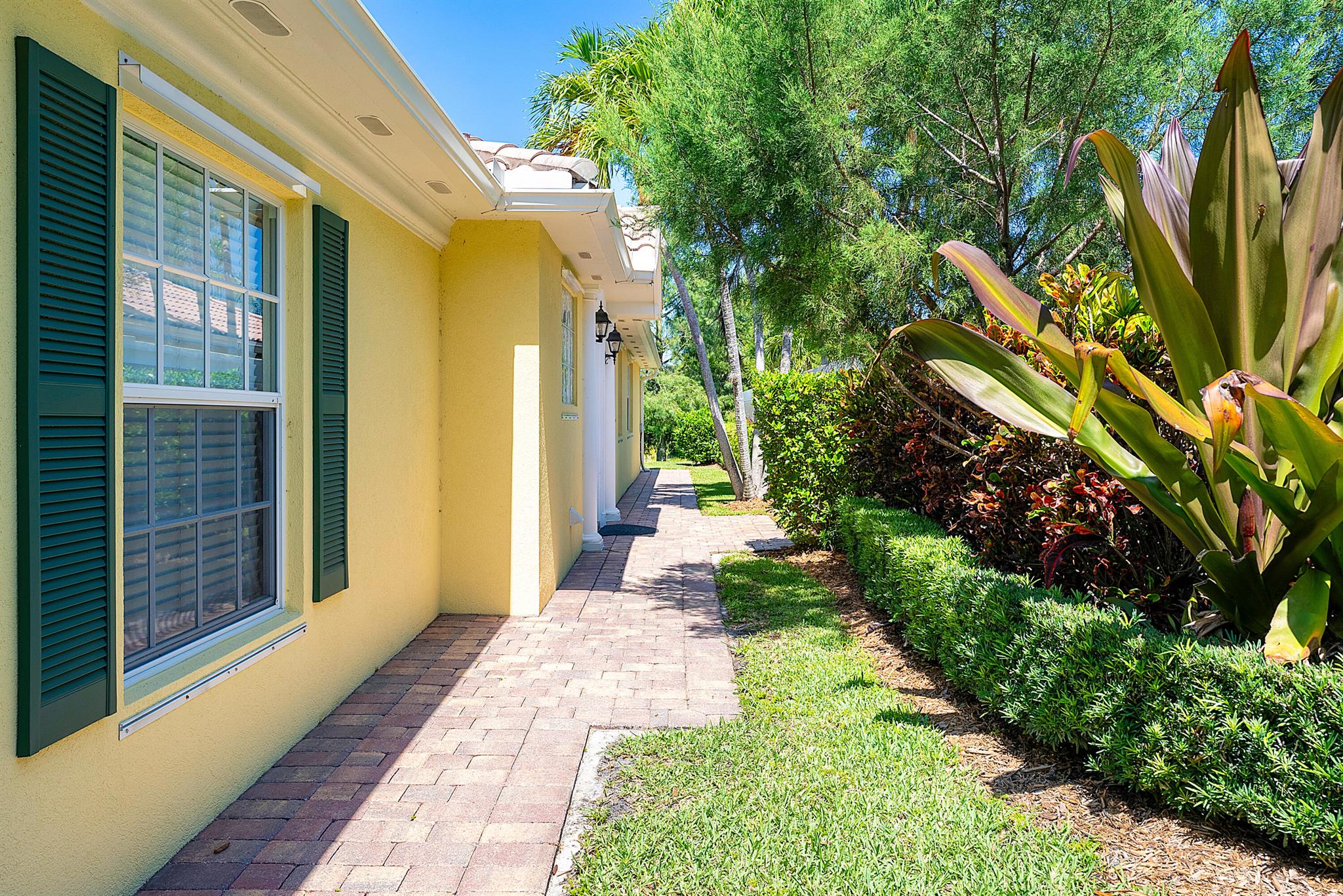 5019 Magnolia Bay Circle