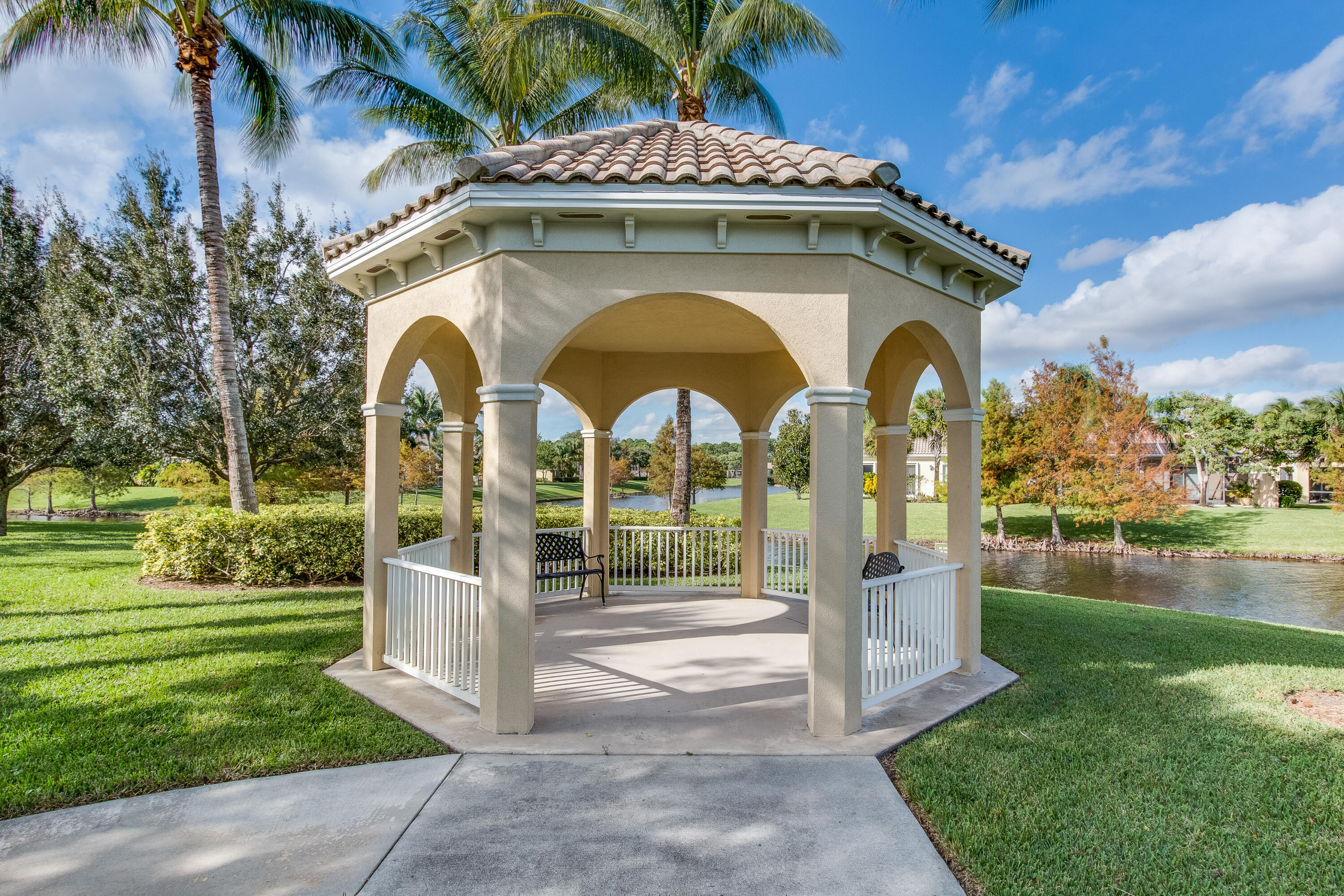 5019 Magnolia Bay Circle