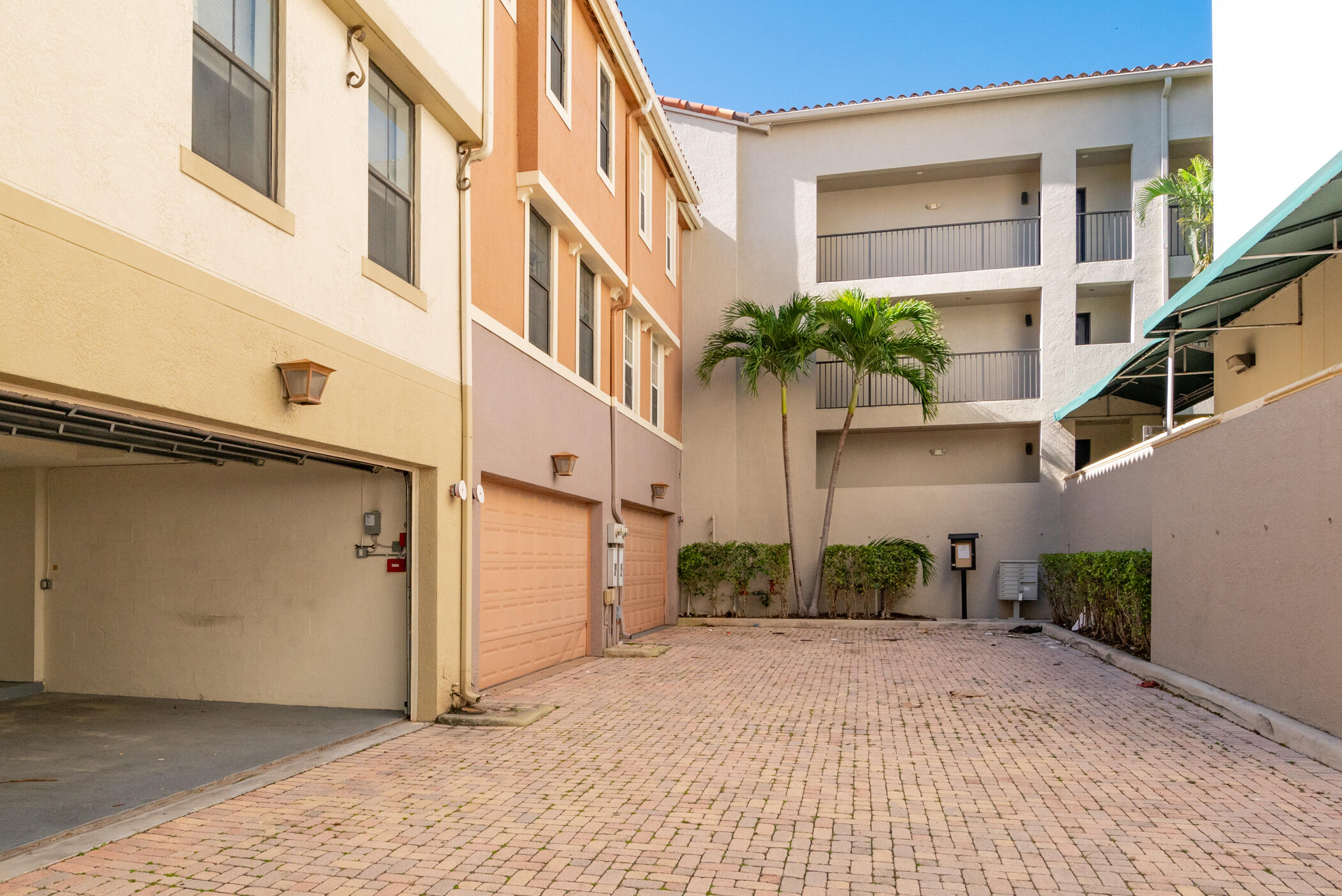 687 Hibiscus Street