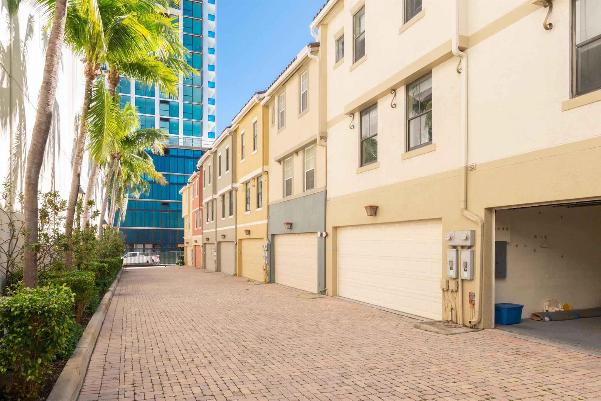 687 Hibiscus Street