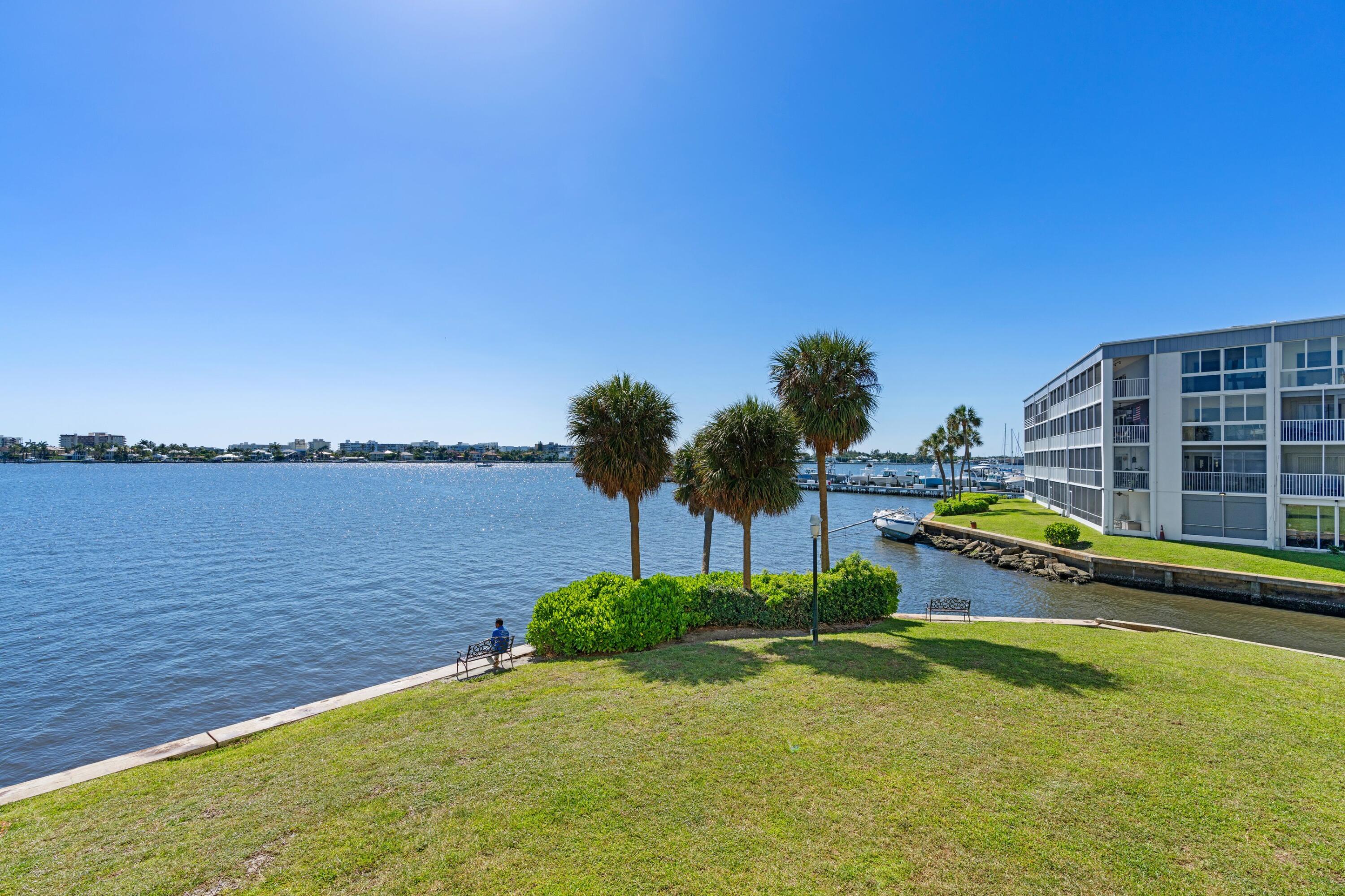 896 N Federal Highway 222