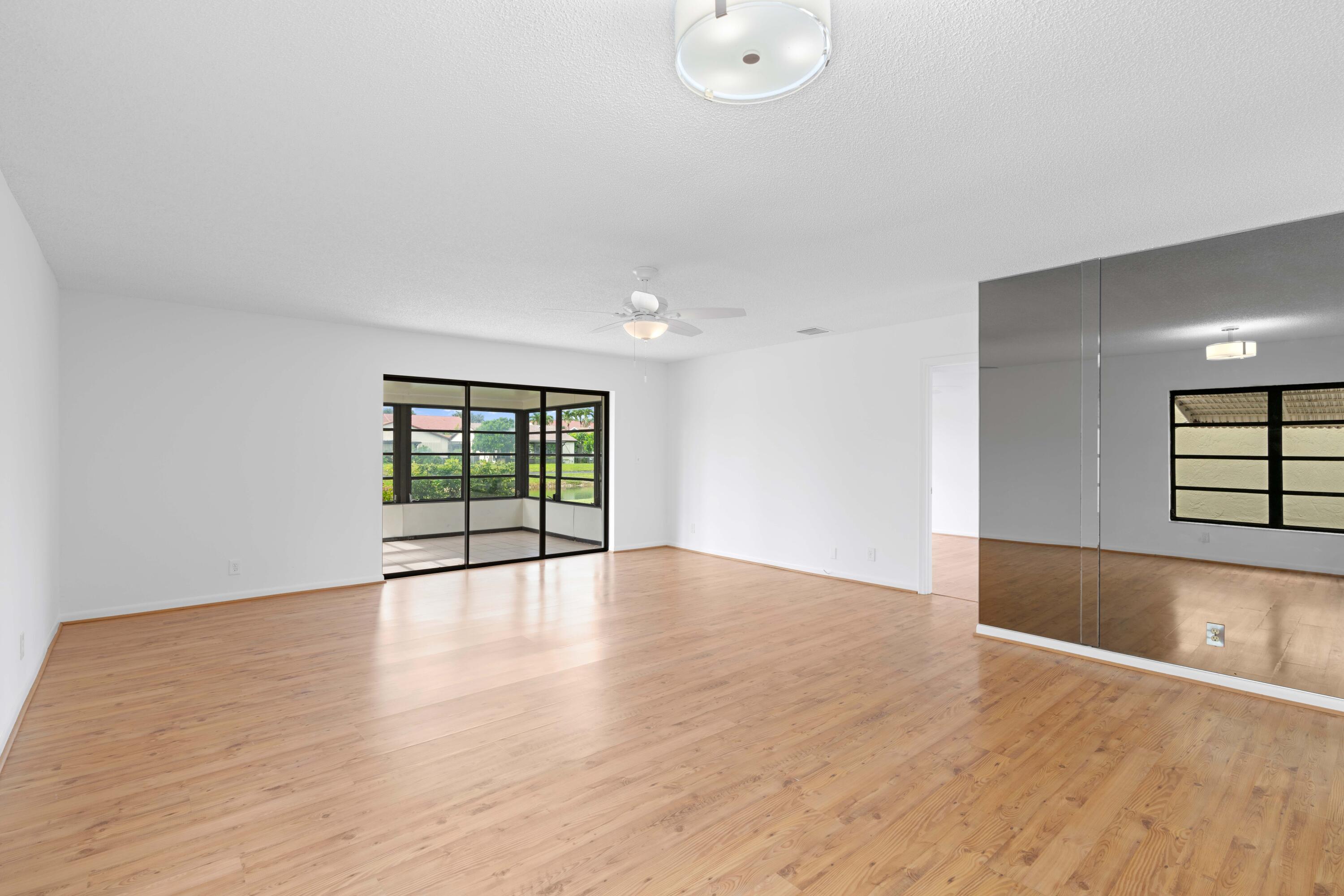 5128 Mirror Lakes Boulevard