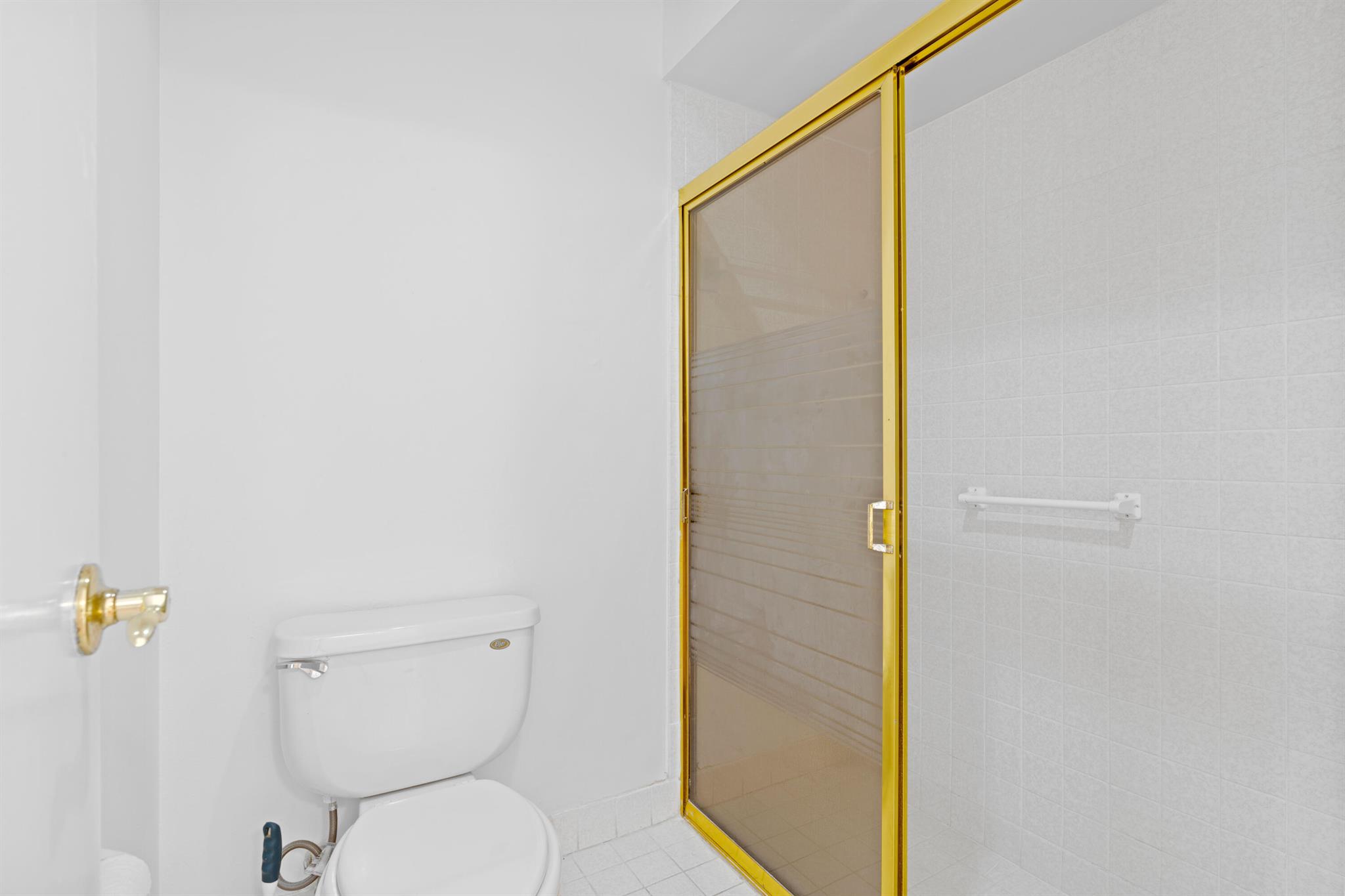 5128 Mirror Lakes Boulevard