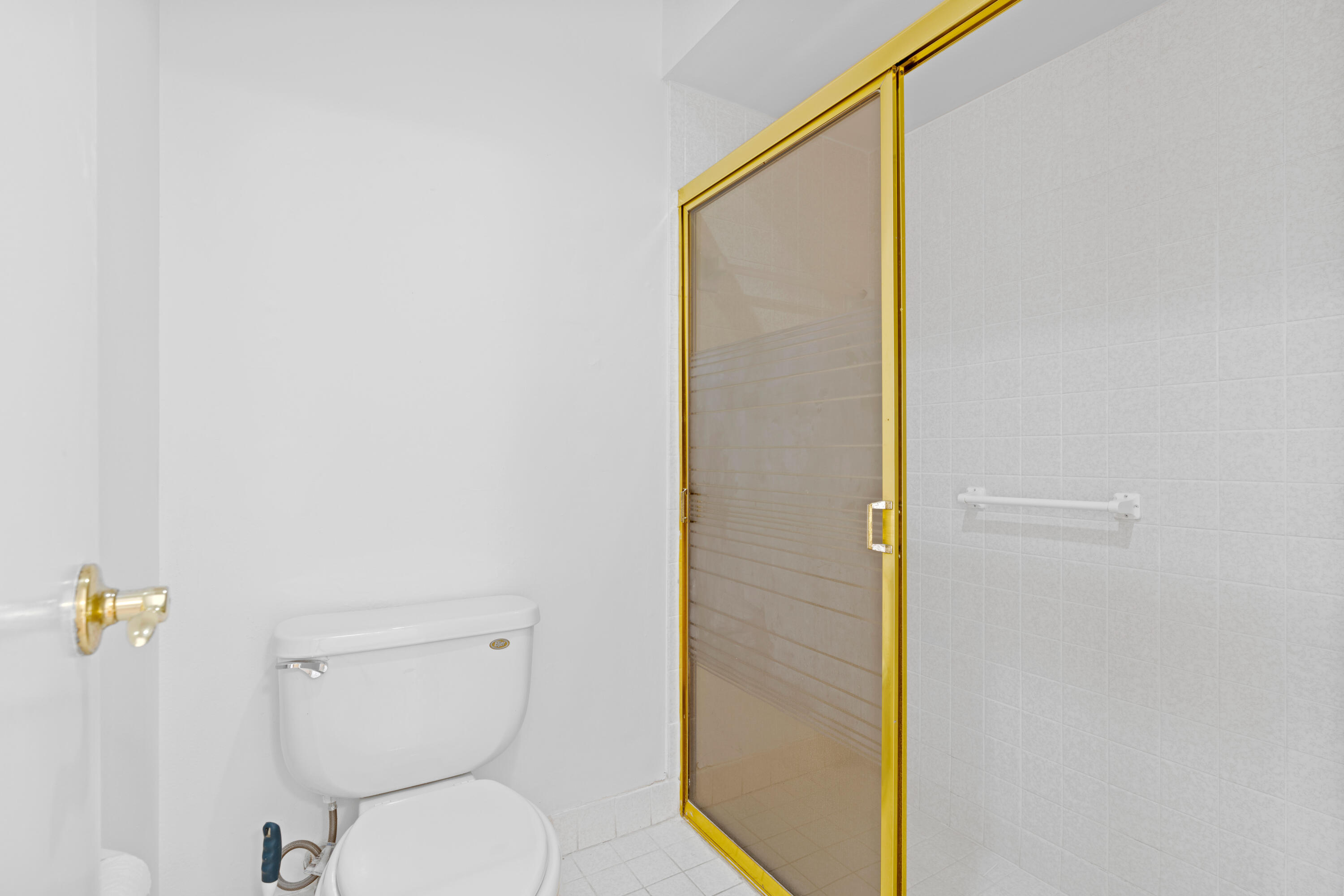 5128 Mirror Lakes Boulevard