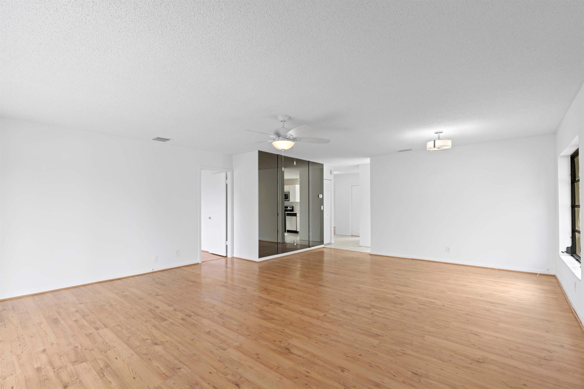 5128 Mirror Lakes Boulevard