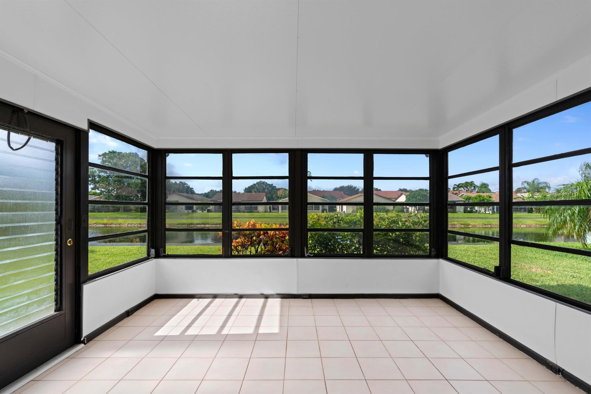 5128 Mirror Lakes Boulevard