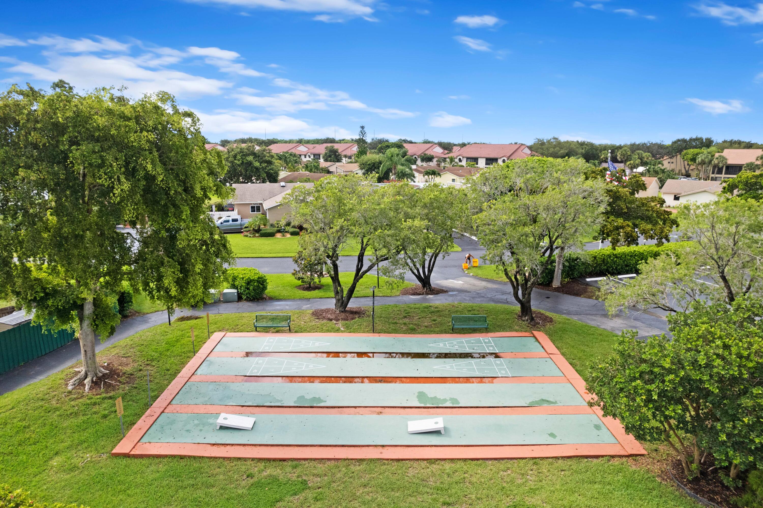 5128 Mirror Lakes Boulevard