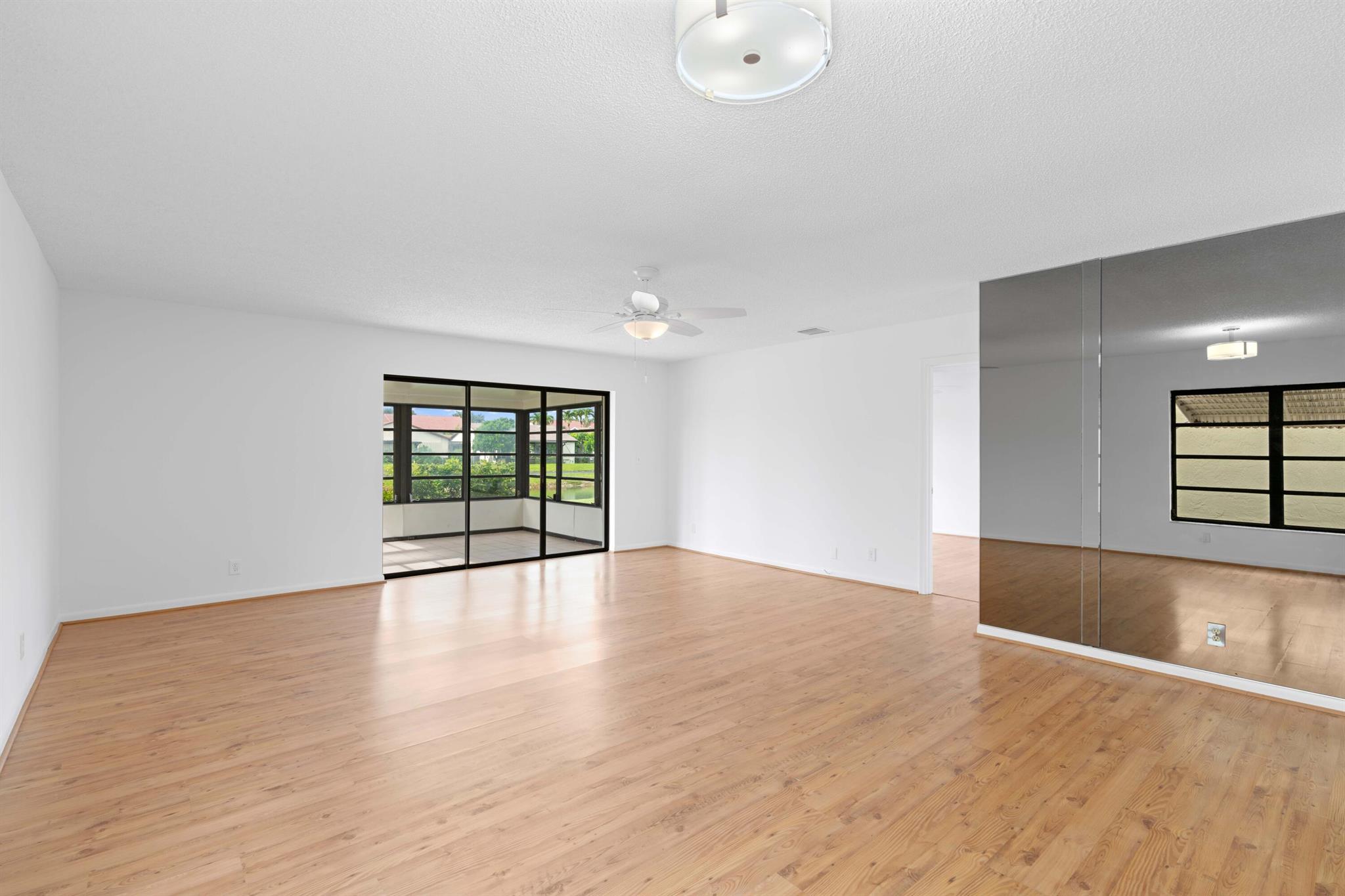 5128 Mirror Lakes Boulevard