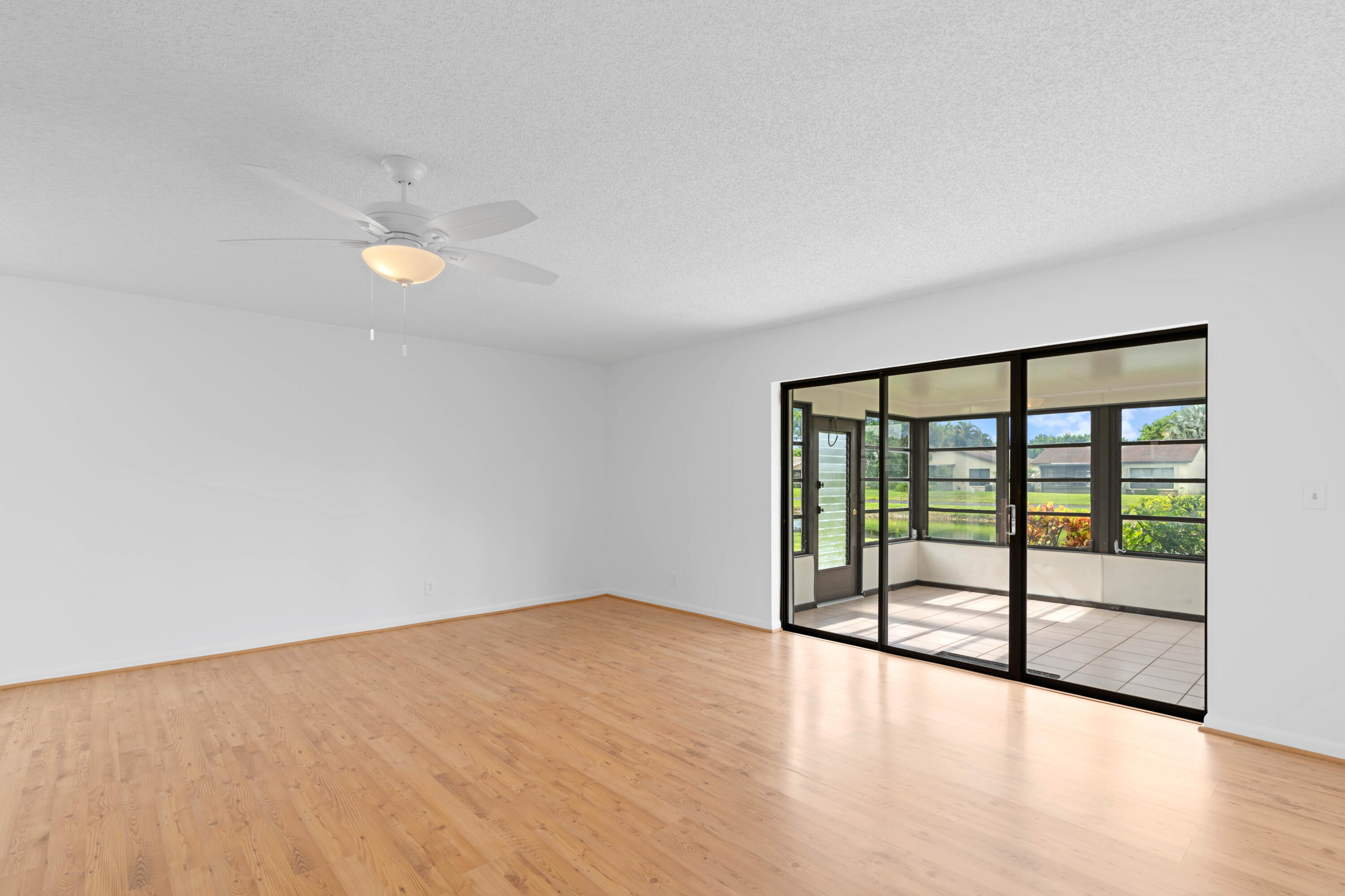 5128 Mirror Lakes Boulevard