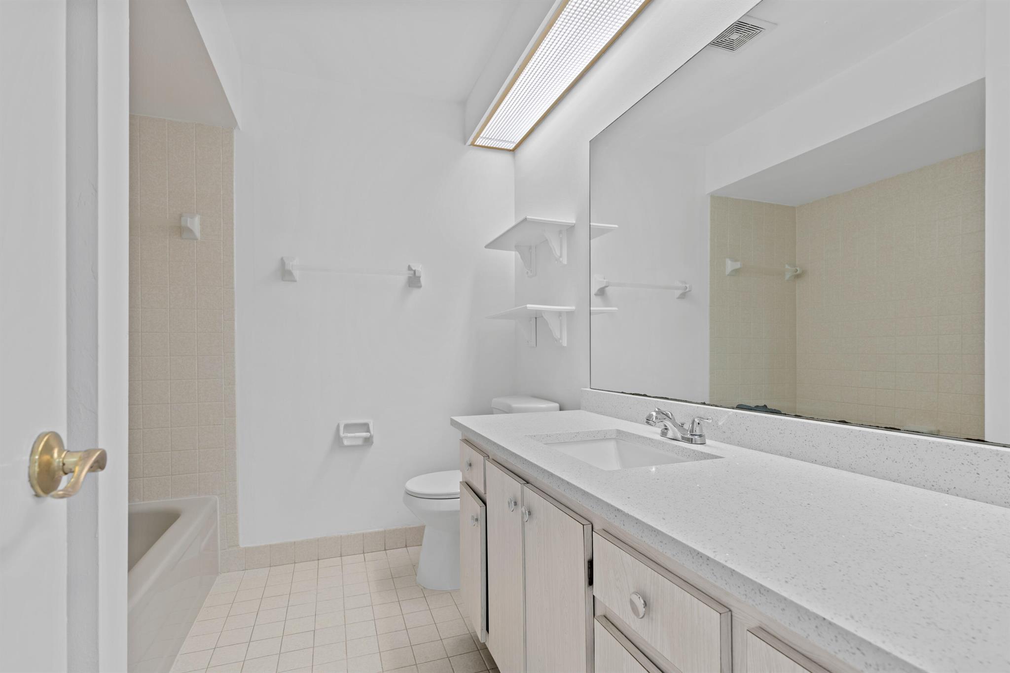 5128 Mirror Lakes Boulevard