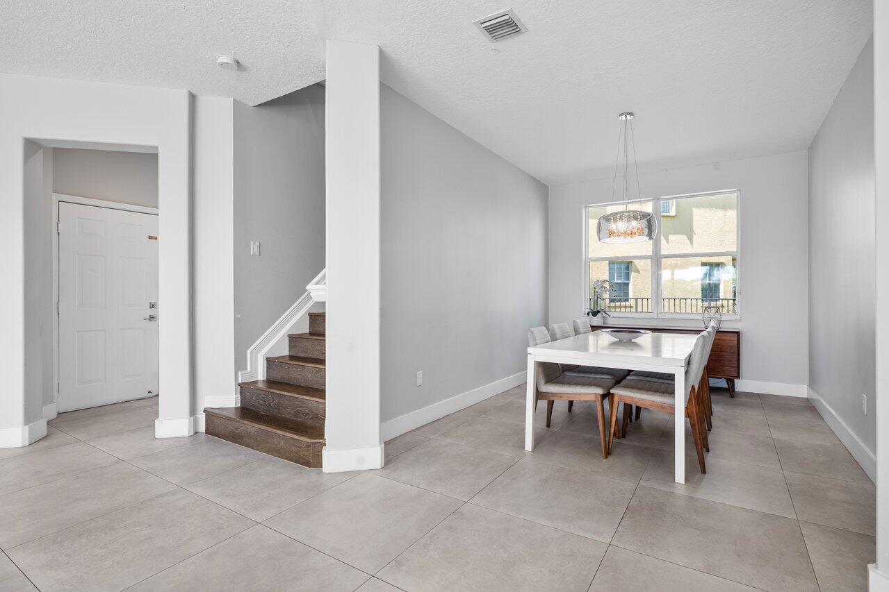 2261 Balsan Way