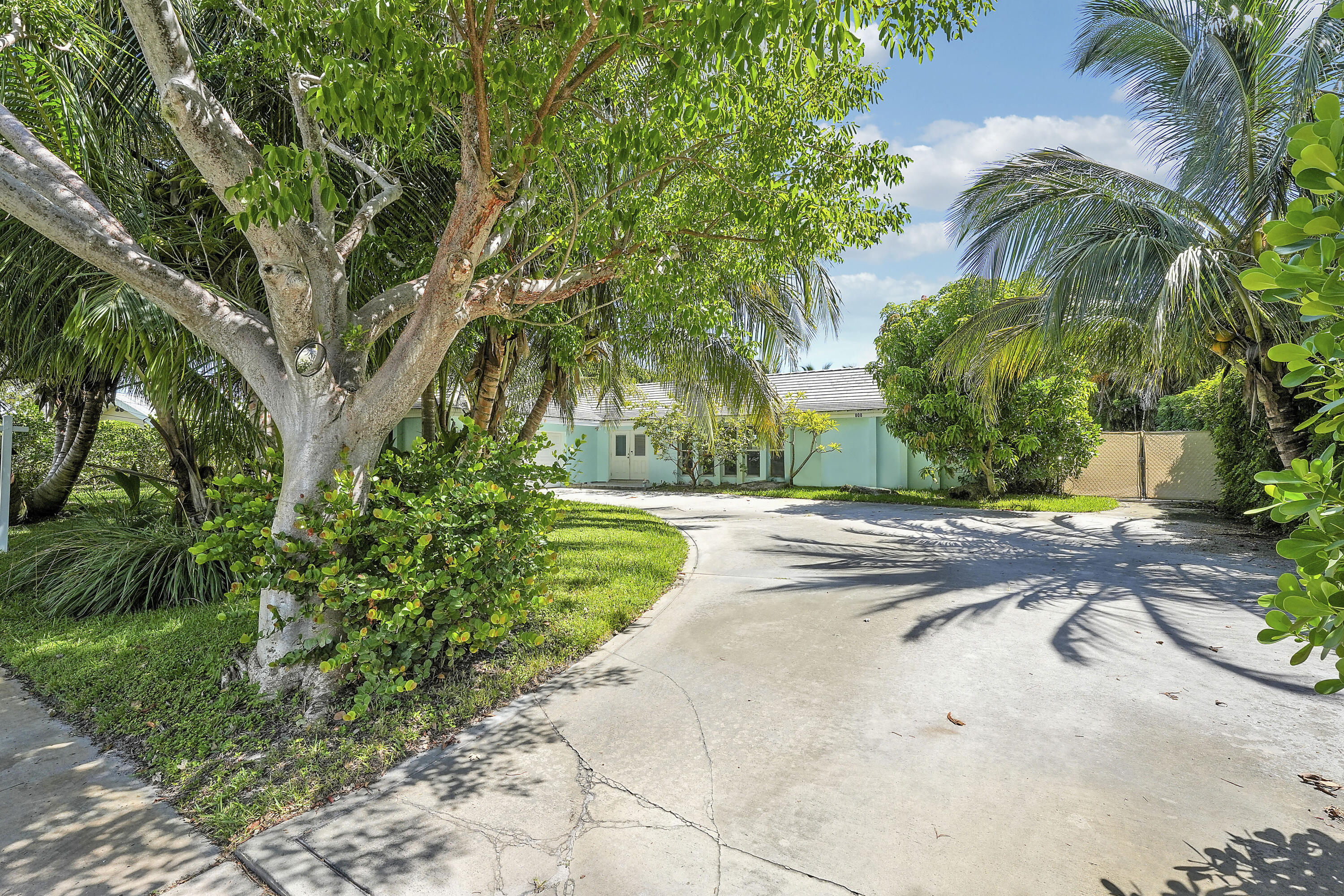 808 Country Club Drive