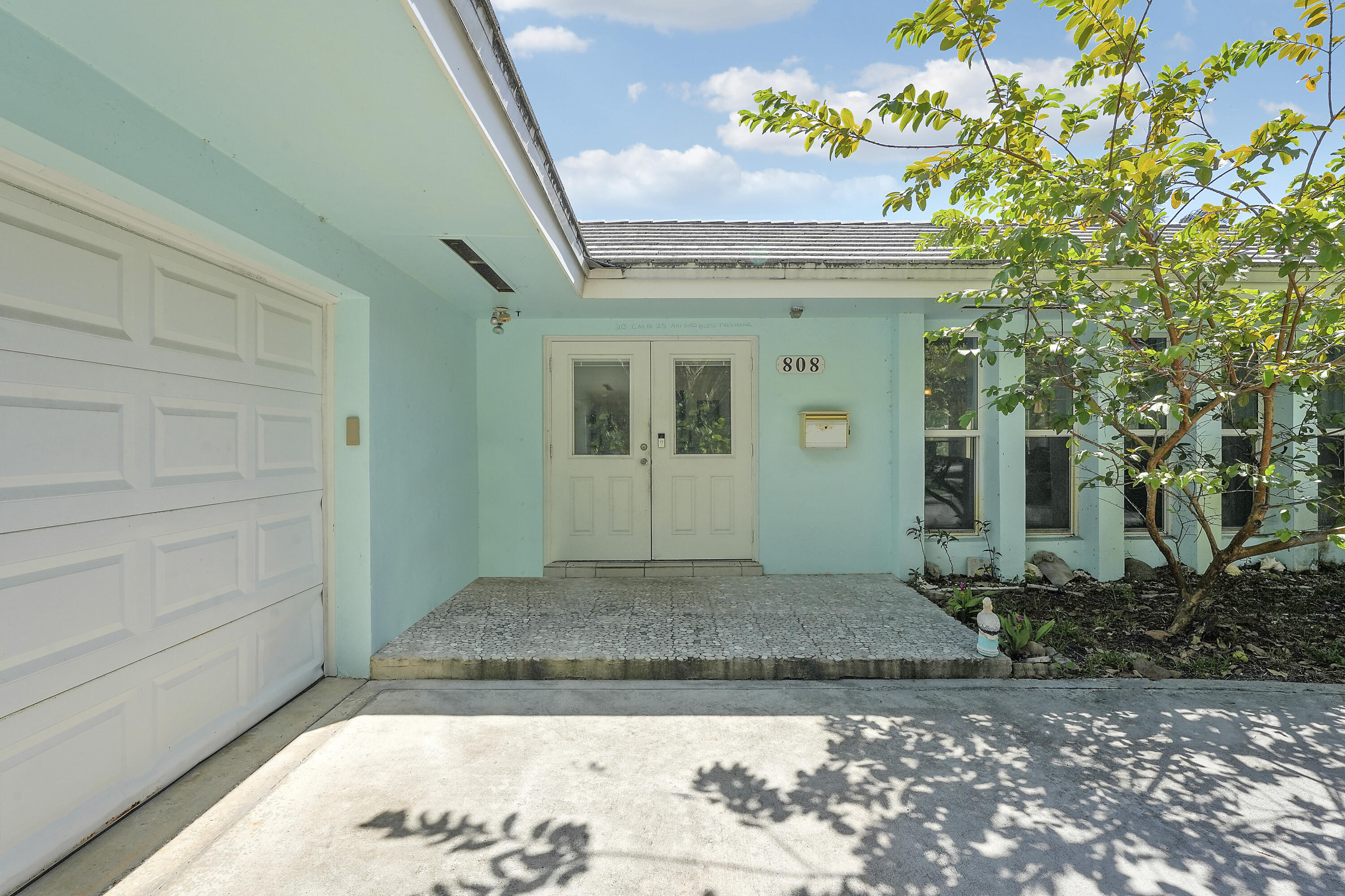 808 Country Club Drive