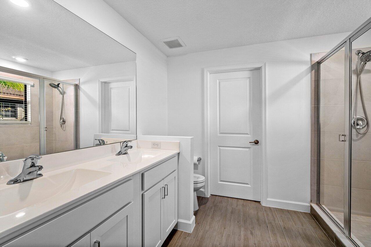 6001 Woods Edge Circle