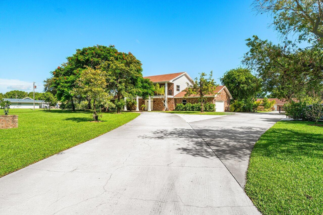 5065 Horseshoe Circle N