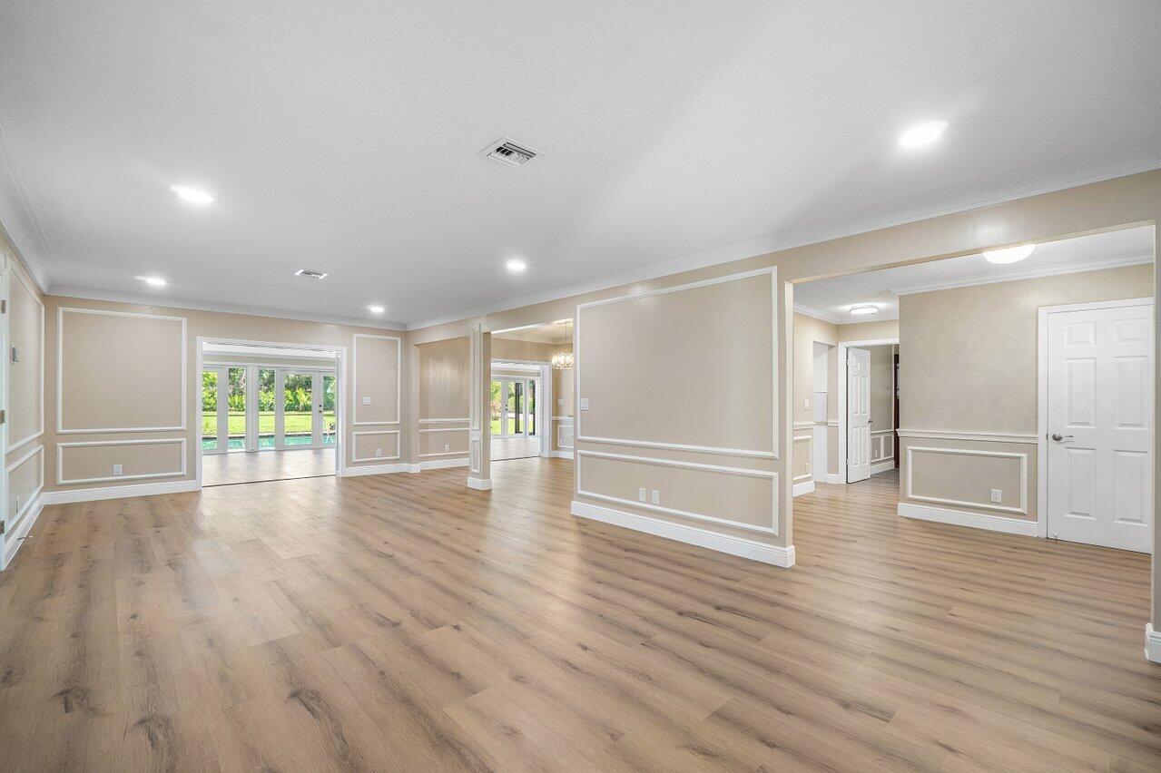 5065 Horseshoe Circle N