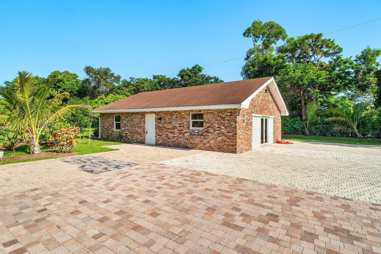 5065 Horseshoe Circle N