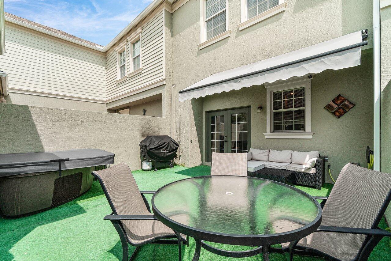 212 W Thatch Palm Circle