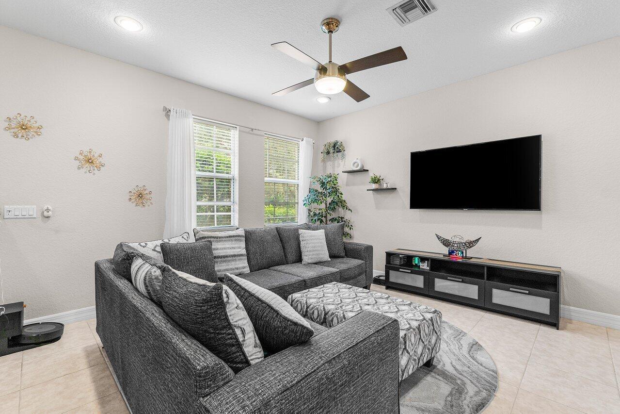 212 W Thatch Palm Circle