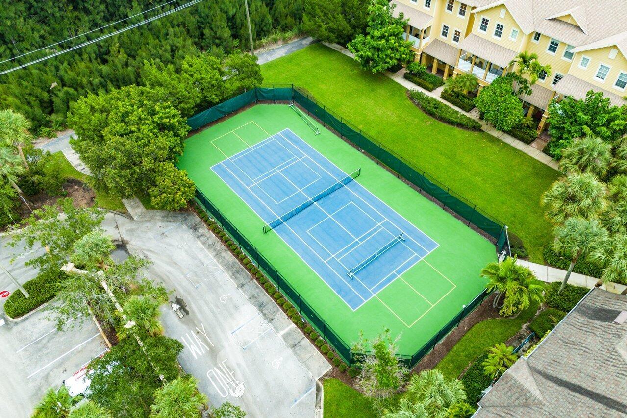 212 W Thatch Palm Circle