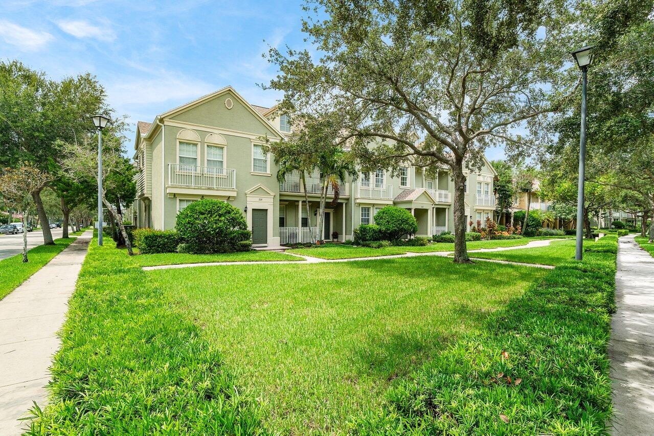 212 W Thatch Palm Circle