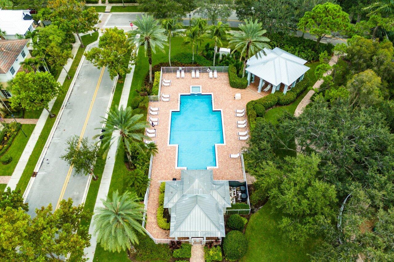 212 W Thatch Palm Circle