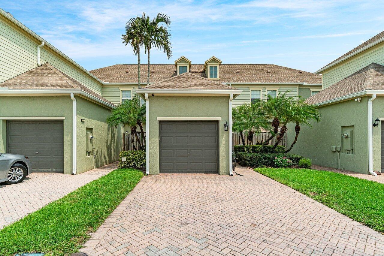 212 W Thatch Palm Circle