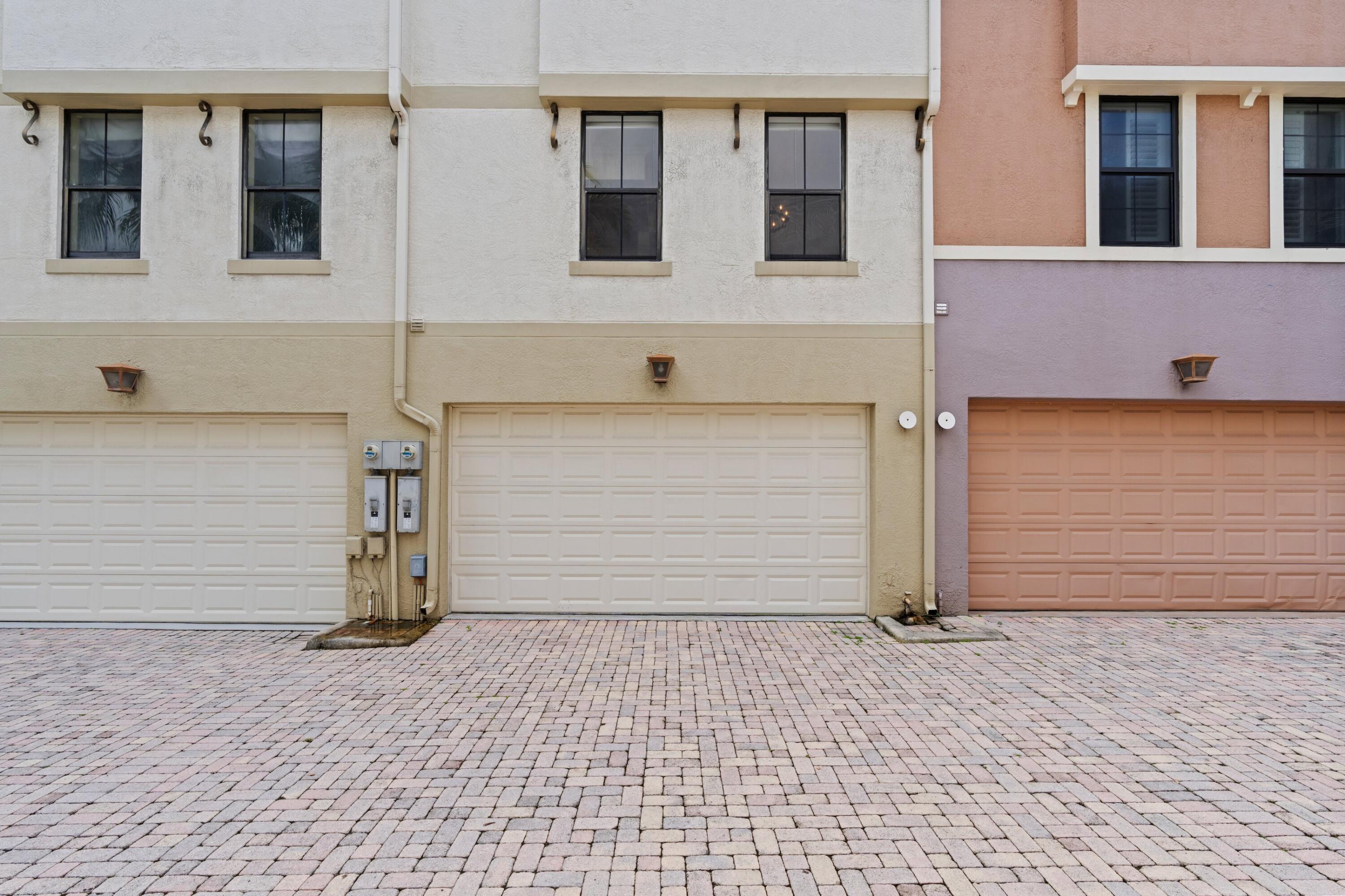 687 Hibiscus Street
