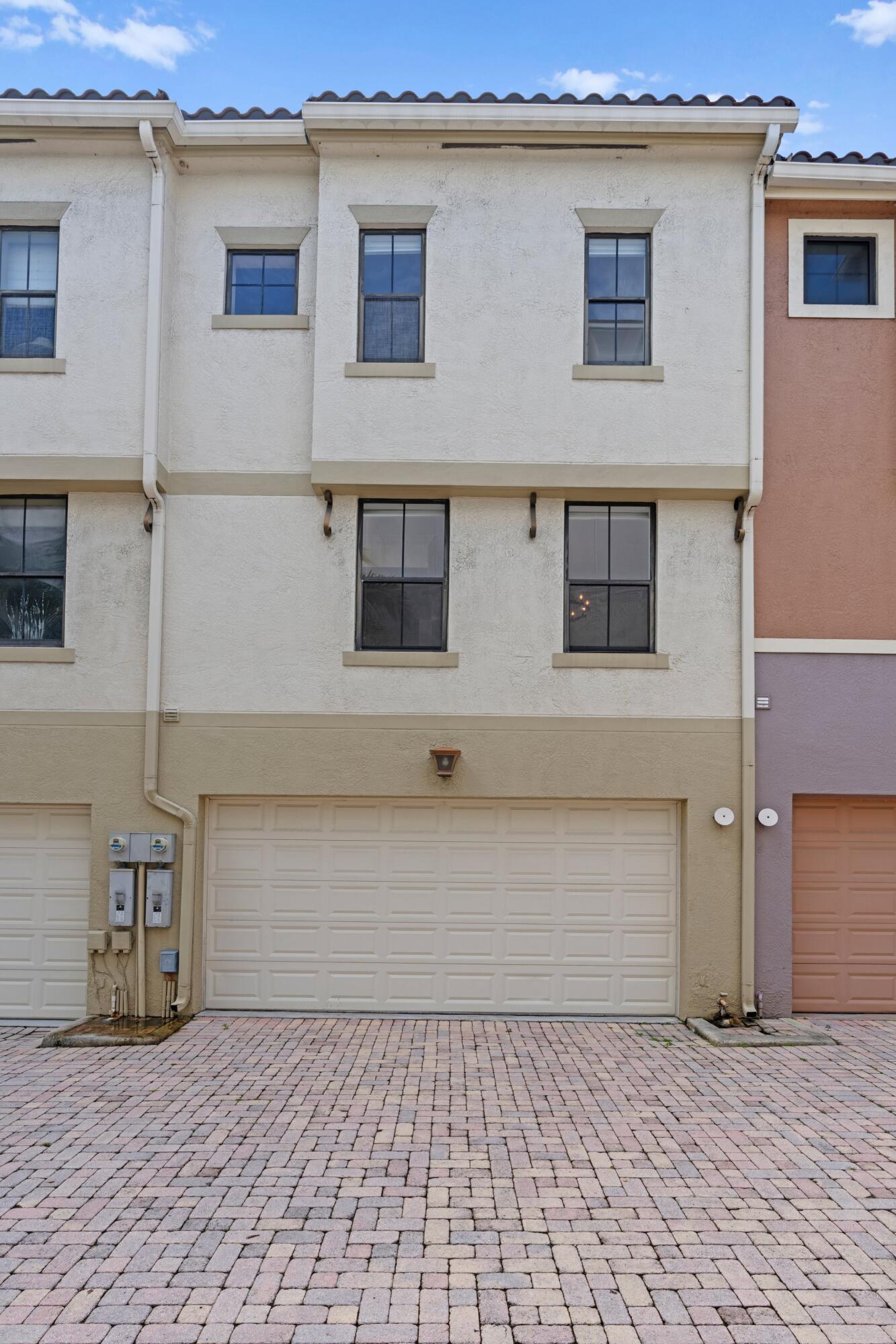 687 Hibiscus Street
