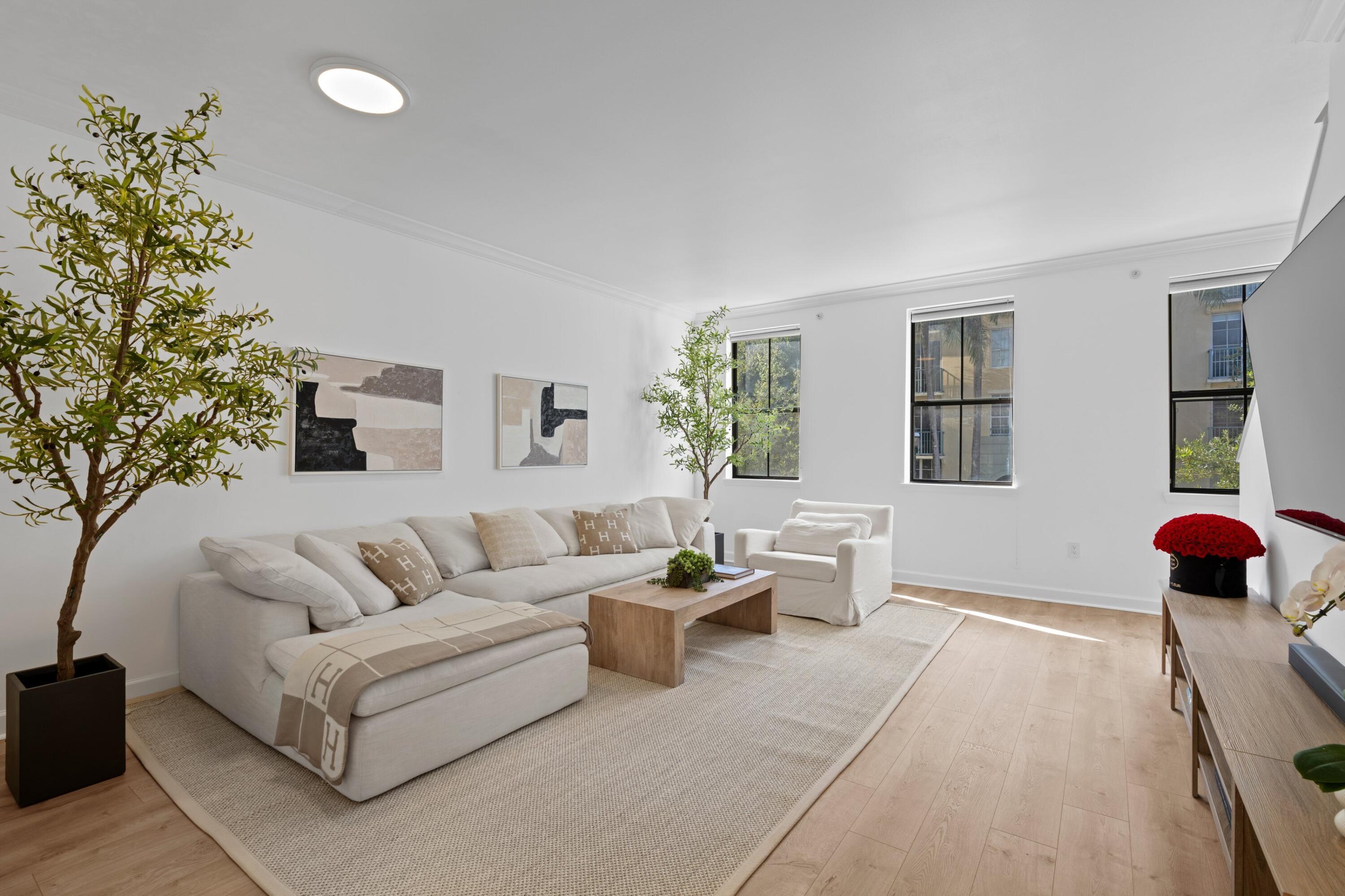 687 Hibiscus Street