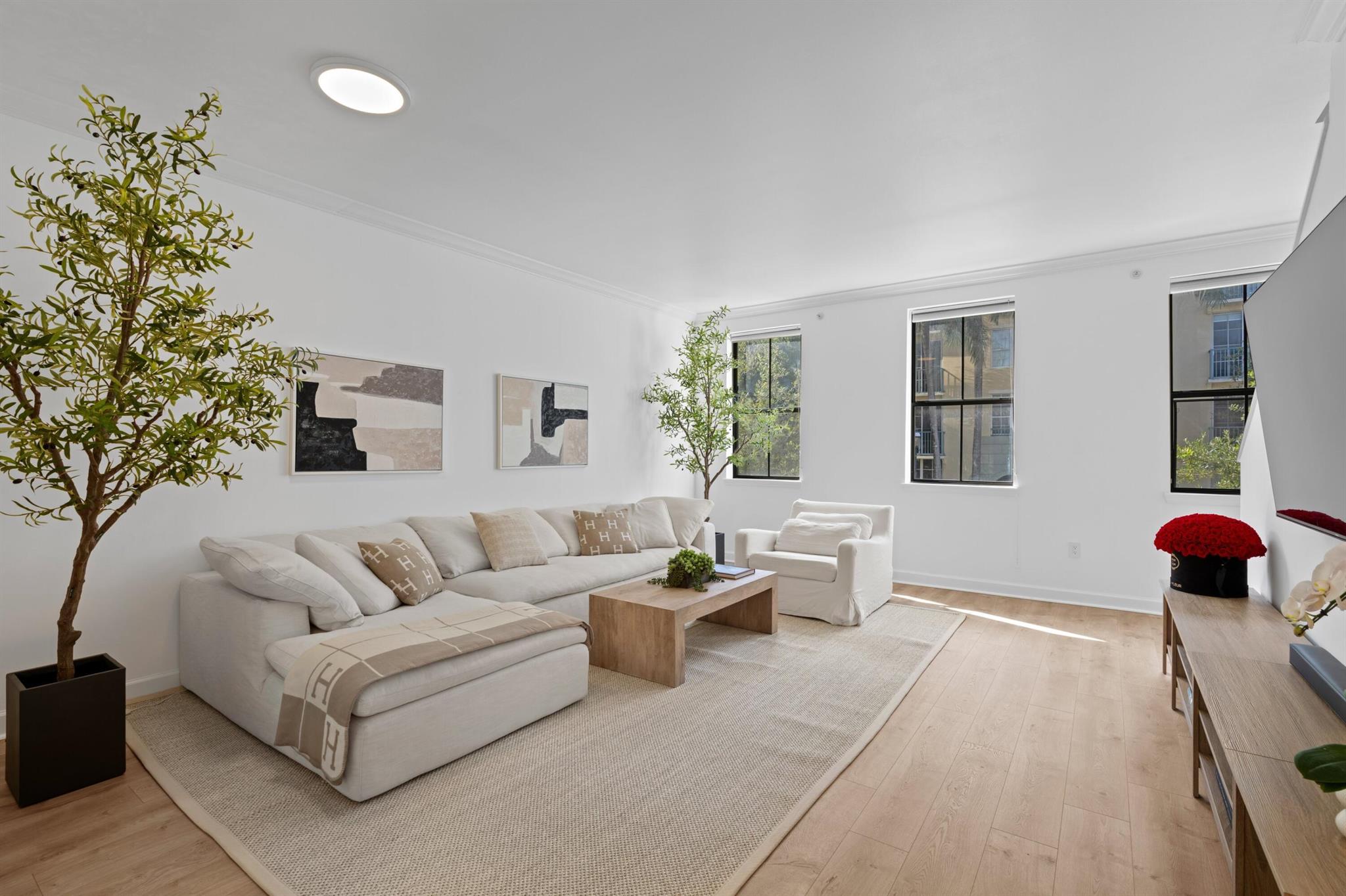 687 Hibiscus Street