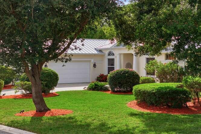1030 SW Blue Stem Way