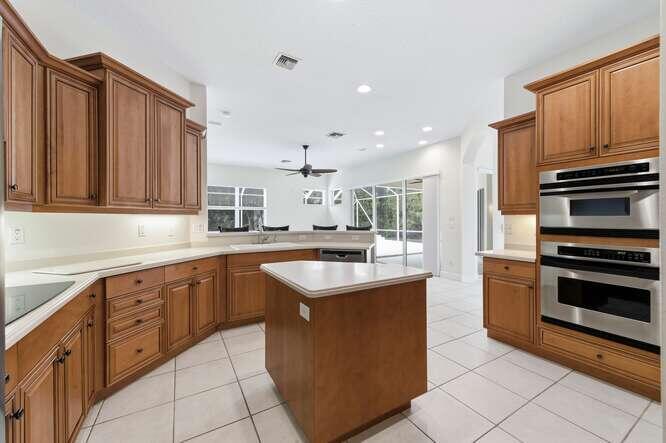 1030 SW Blue Stem Way