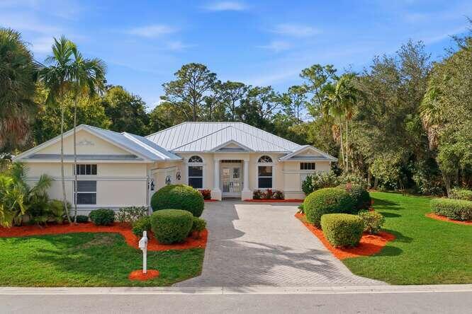 1030 SW Blue Stem Way