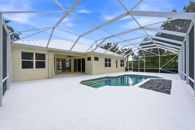 1030 SW Blue Stem Way
