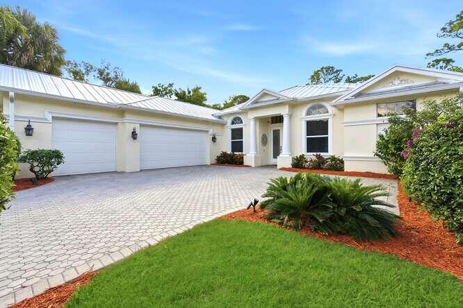 1030 SW Blue Stem Way