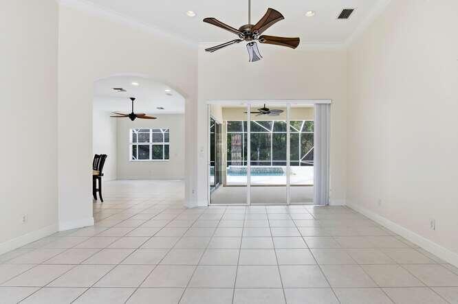 1030 SW Blue Stem Way
