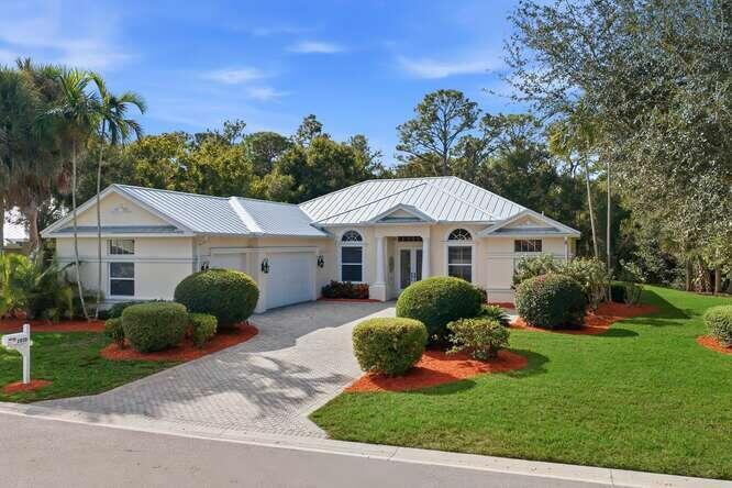 1030 SW Blue Stem Way