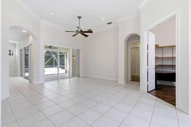 1030 SW Blue Stem Way
