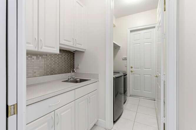 1030 SW Blue Stem Way