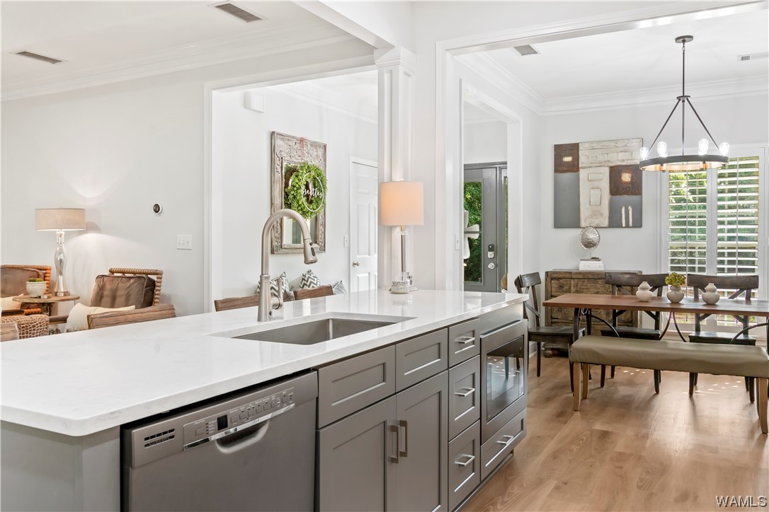 15923 Edwardian Dr