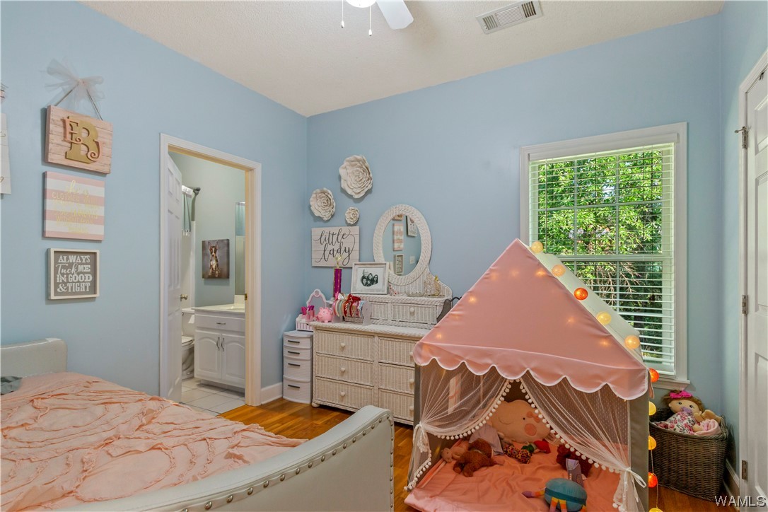 15923 Edwardian Dr