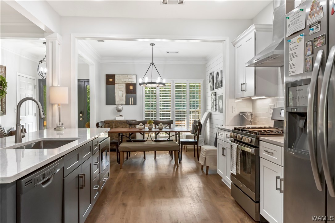 15923 Edwardian Dr