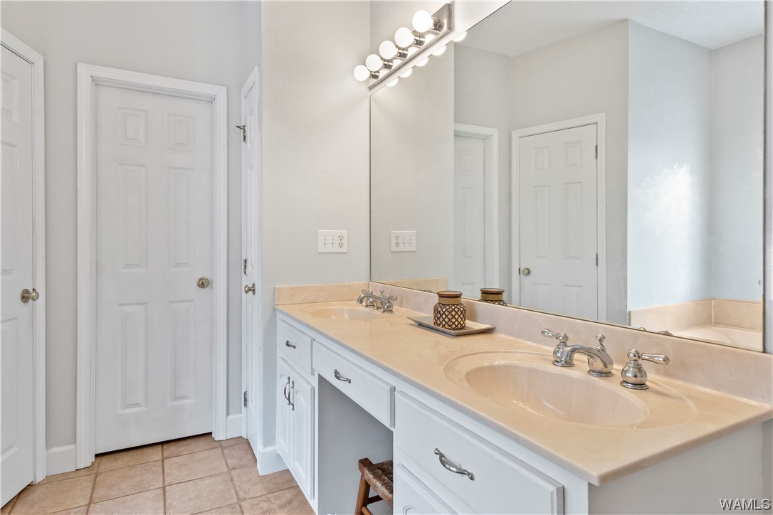 15923 Edwardian Dr