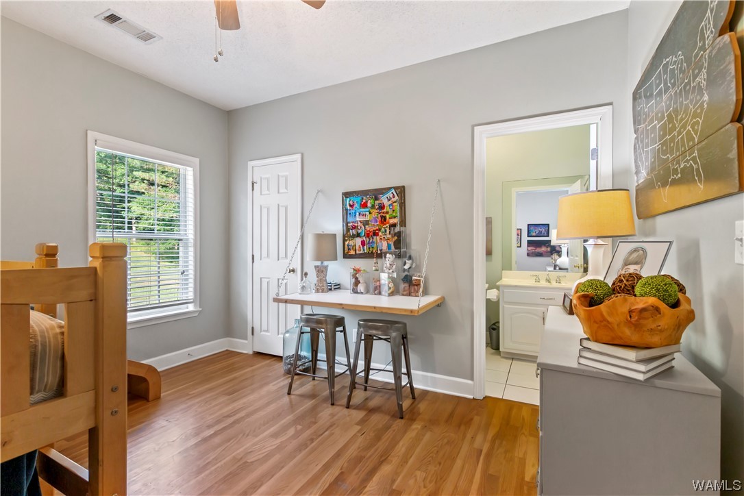 15923 Edwardian Dr