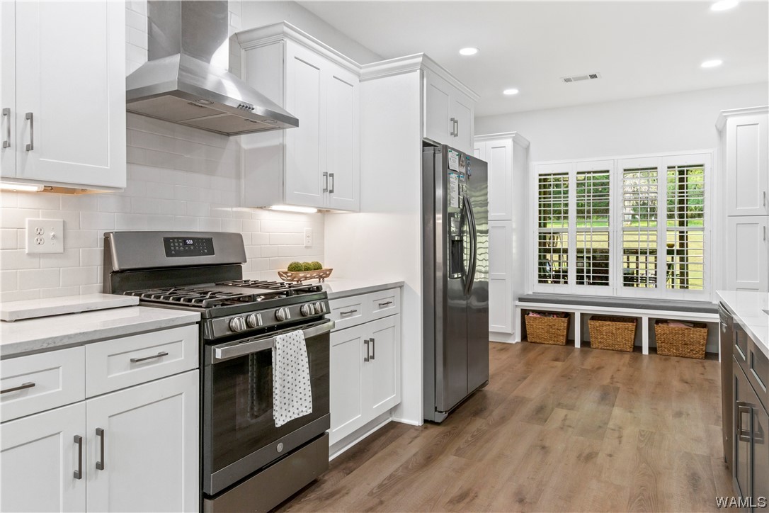 15923 Edwardian Dr