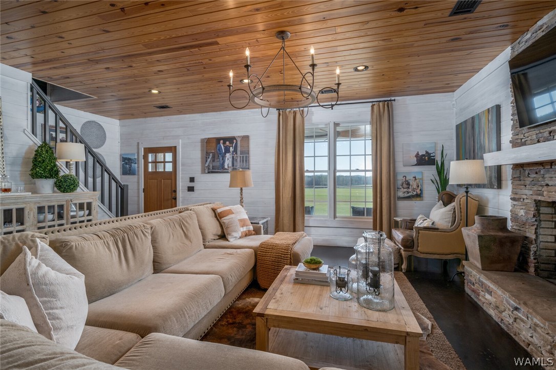 17616 Strickland Spur